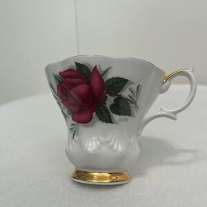 Royal Albert Vintage Sweetheart Roses Teacup